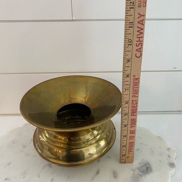 Vintage Collectible Brass Spittoon Cuspidor Decorative Vase Made In Canada - Picture 13 of 15